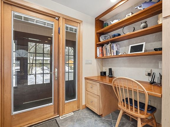 3rd image of 204 Aubinwood Rd