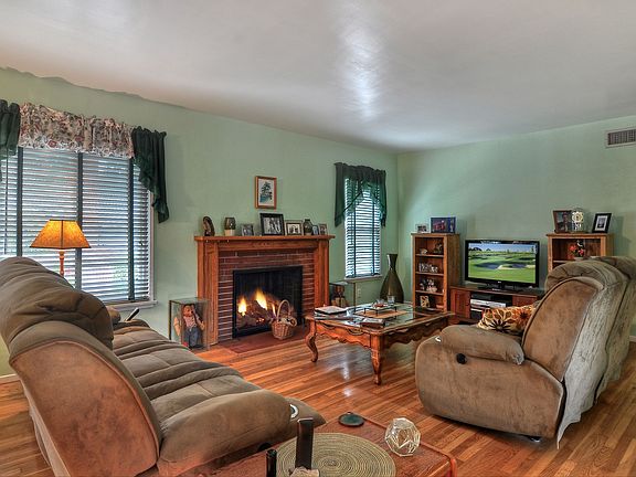 2nd image of 10125 Grayling Ave