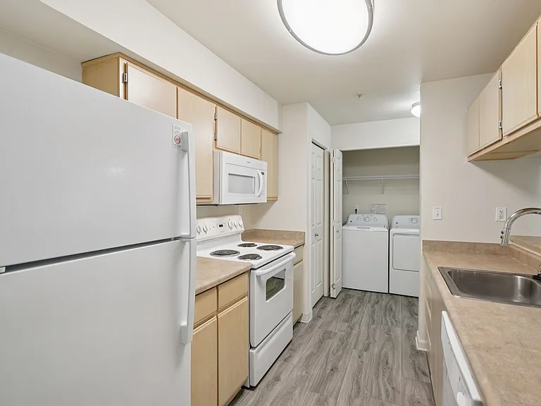 Oak Tree Apartments — Photo 76