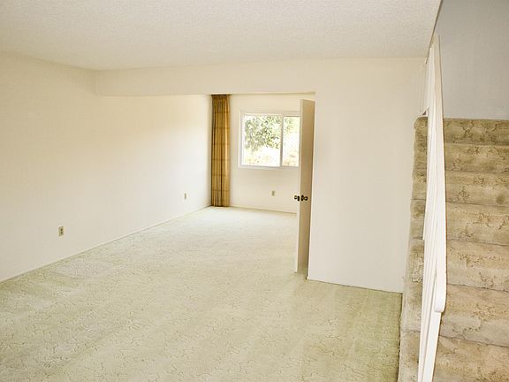5th image of 23332 Dorset Pl