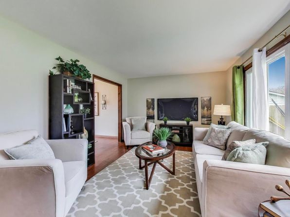 1307 N McAree Rd, Waukegan, IL 60085