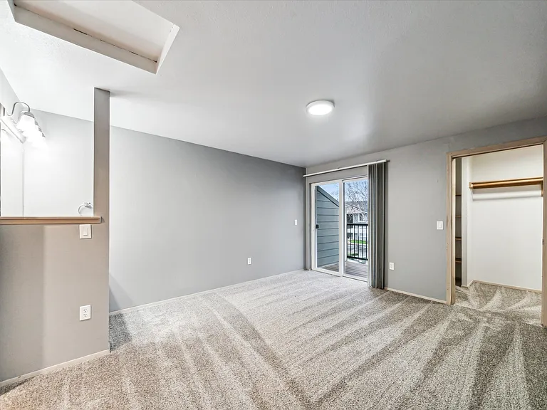 Oak Park Village Apartments — Photo 28