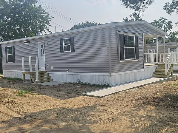 30 Mobile Ln, Toms River, NJ 08755