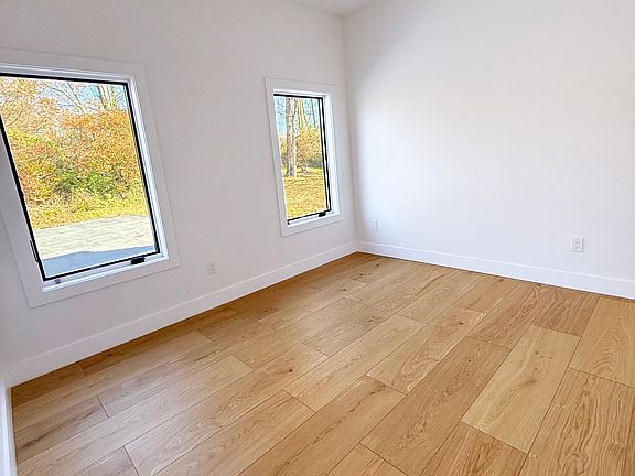 Secondary bedroom/office