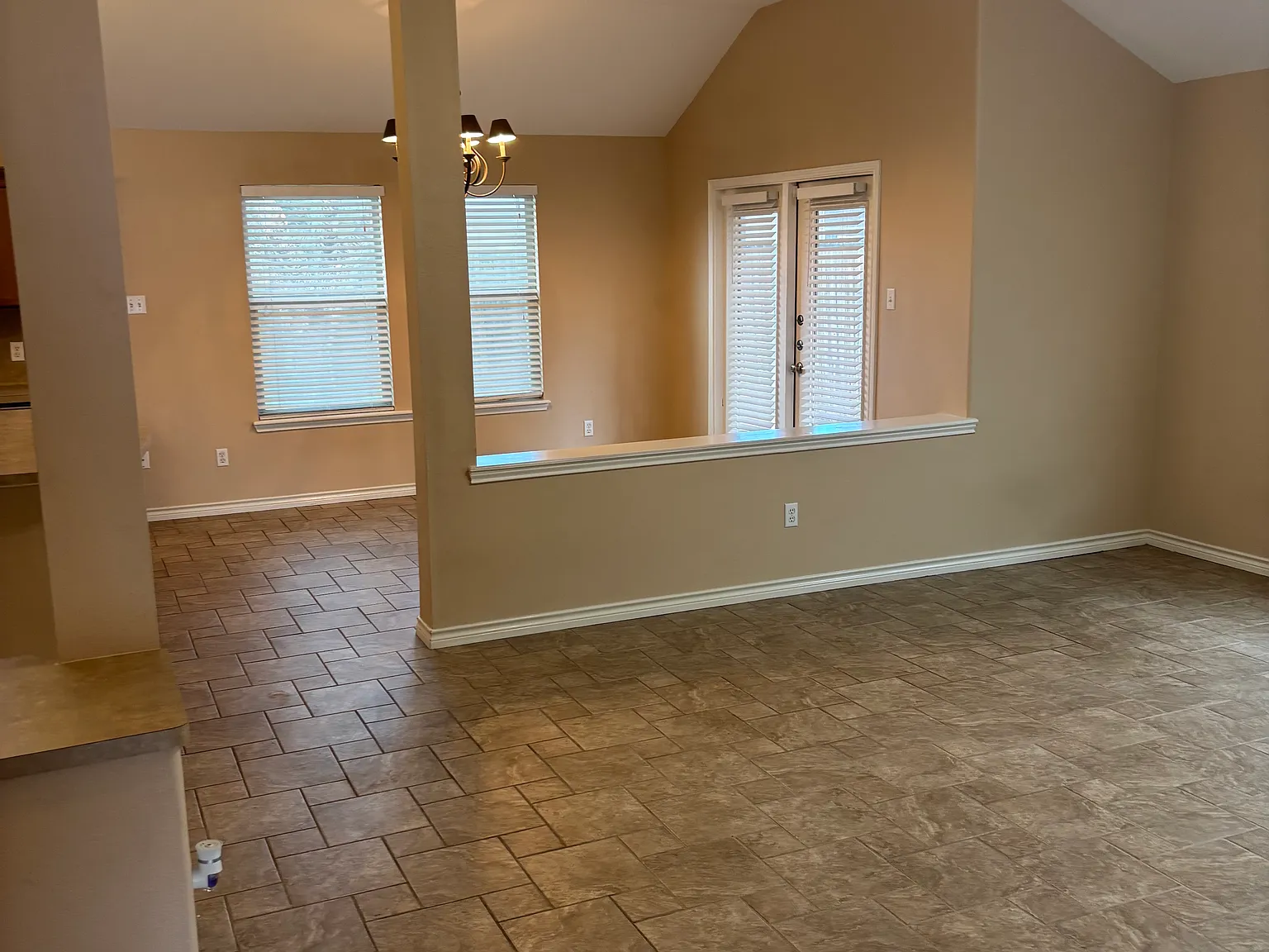 3 bed, 1555 sqft, $2,000 — Photo 2