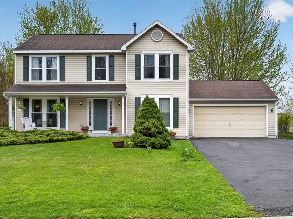 55 Chaucer Cir, Baldwinsville, NY 13027