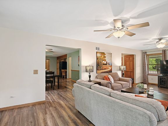 4th image of 10437 Country Ln