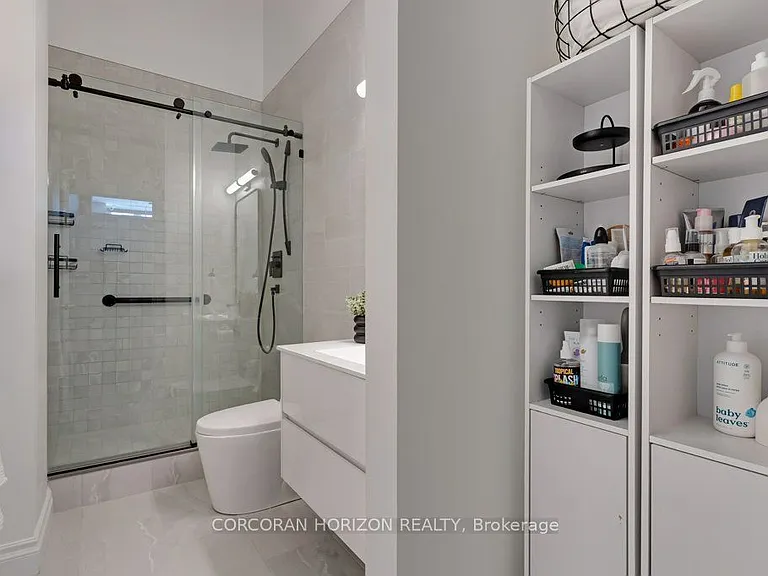 276 King St W #209 — Photo 28