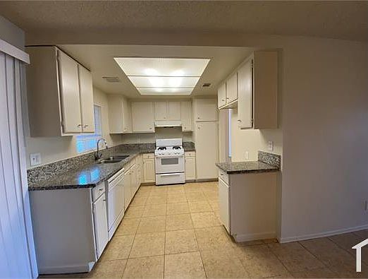 3rd image of 24494 Brodiaea Ave