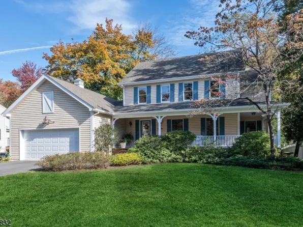 124 Lakewood Ave, Hohokus Boro, NJ 07423