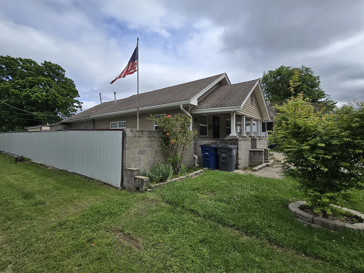 Building Photo - 809 S Quincy Ave