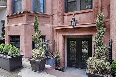 Rented by AAU Real Estate Advisors