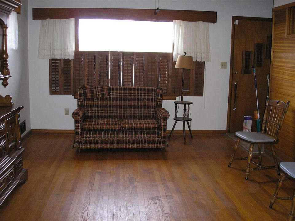 2nd image of 2720 Ellen Ave