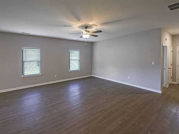 4th image of 45 Eastwood Dr