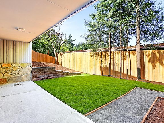 5th image of 545 Bellevue Way SE APT 15