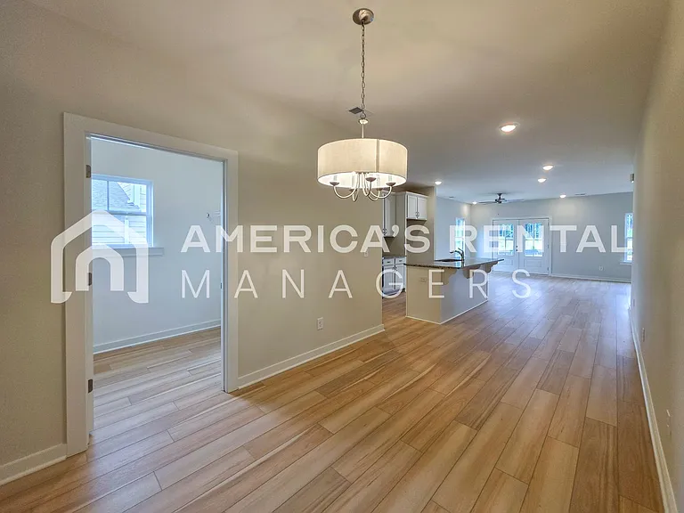 1017 Grand River Blvd W — Photo 22