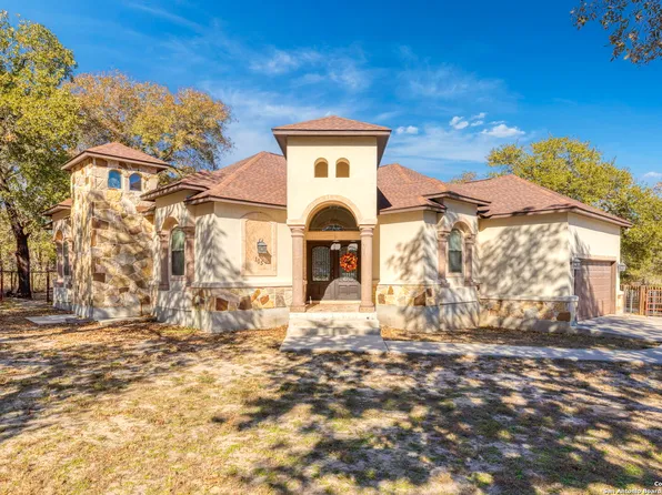105 Saddle Up Circle, La Vernia, TX 78121