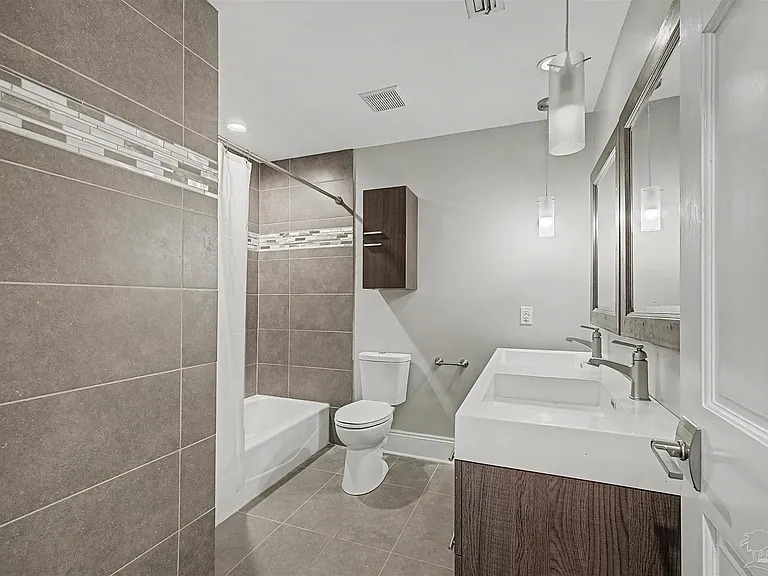 42 Baybridge Dr — Photo 16