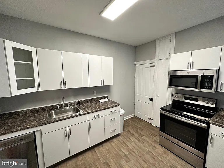 242 Grant St #1 — Photo 6