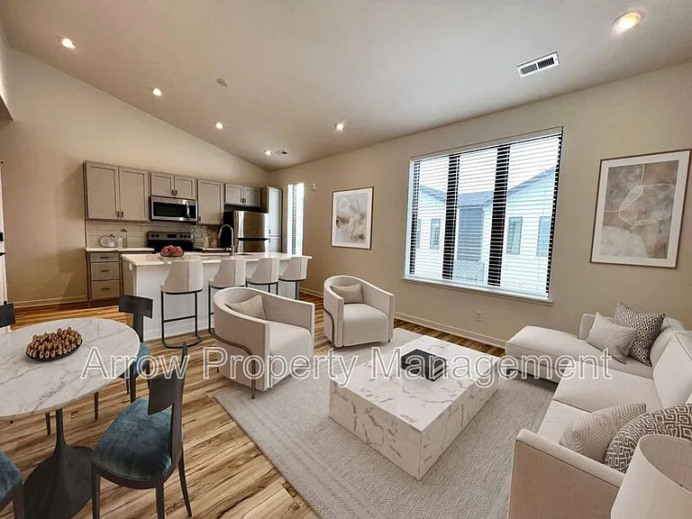 2230 R St #6 — Photo 2