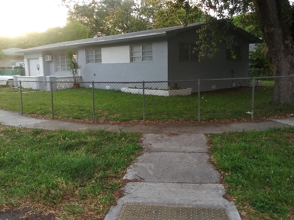1st image of 995 NE 129th St