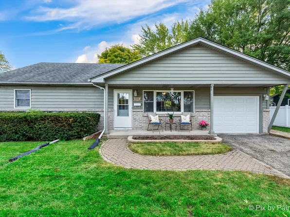 406 Sweetbriar St, Plano, IL 60545