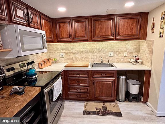 5th image of 13 Fairway Rd #13D