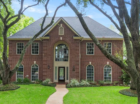 23 Saint Simons Ct, Sugar Land, TX 77479