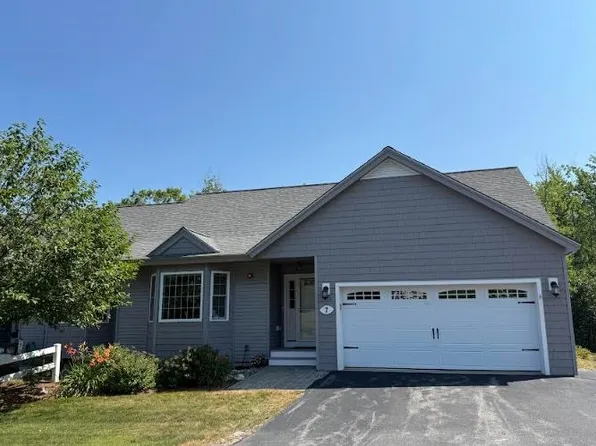 7 Guernsey Drive, Atkinson, NH 03811