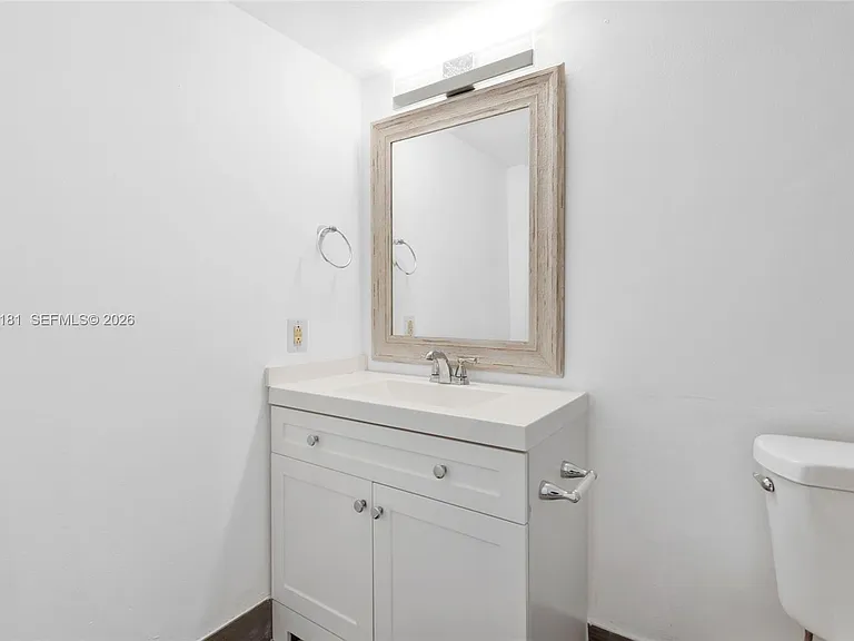 7601 E Treasure Dr #506 — Photo 26