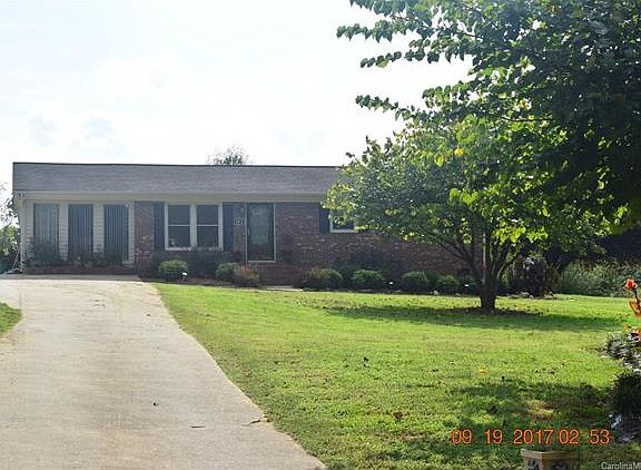 2nd image of 1812 Powerline Dr
