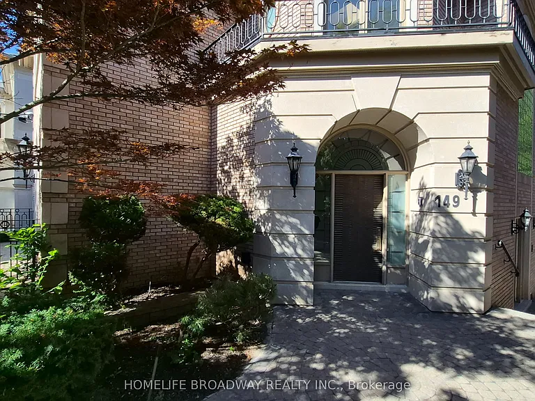 149 Dunvegan Rd — Photo 1