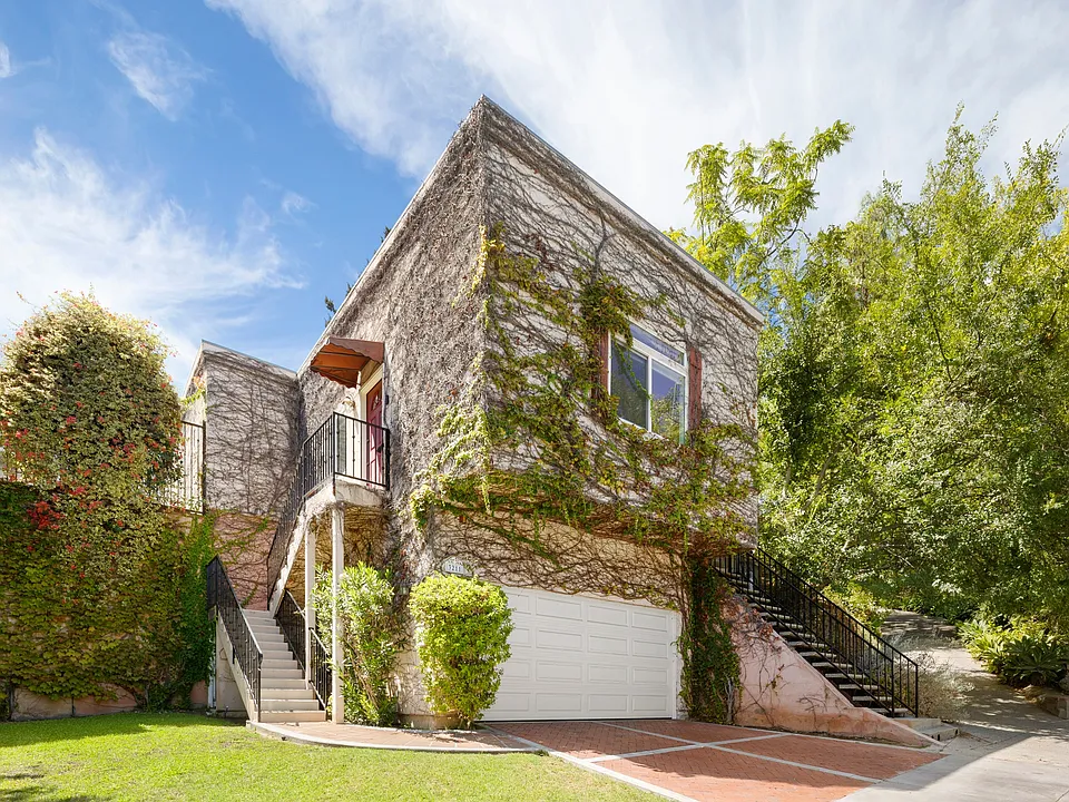 3211 Kenneth Dr