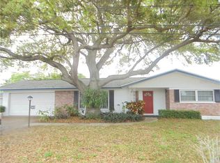 1015 Honeysuckle Rd, Largo, FL 33770