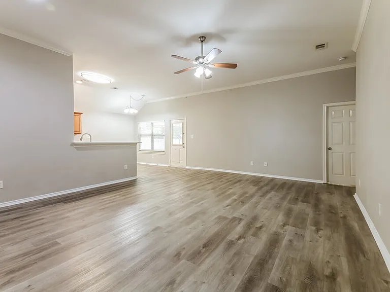 109 Magnolia St — Photo 4