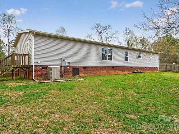 4th image of 922 Lavender Rd