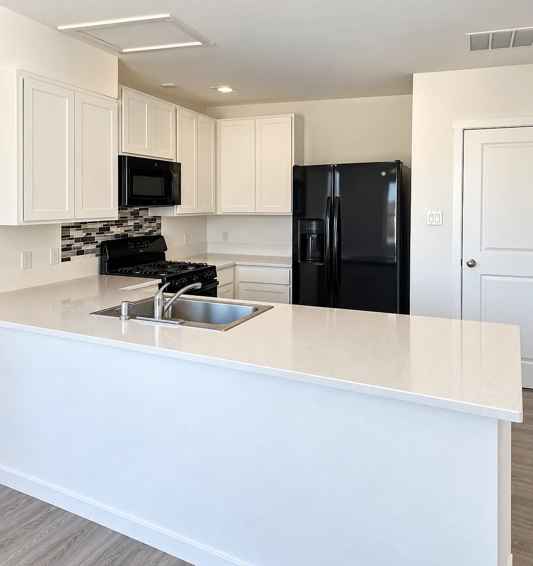 4 bed, 2400 sqft, $2,350 — Photo 2