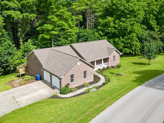 4th image of 221 Bramblewood Dr