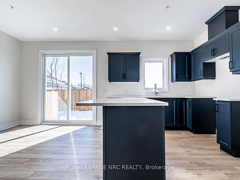121A Moffatt St #25 — Photo 17