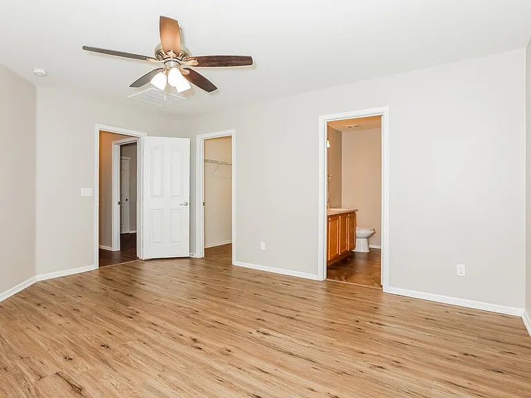 1084 S Olympic Dr — Photo 10