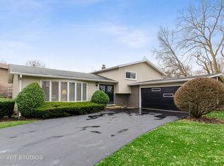 3211 River Falls Dr, Northbrook, IL