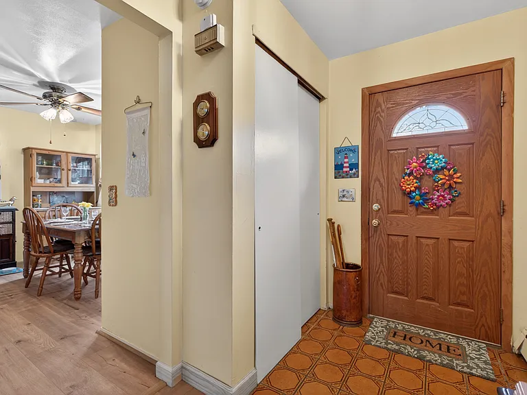 54 Whitman Ct — Photo 23