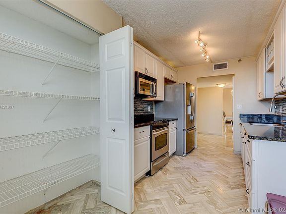 2nd image of 900 NE 195th St APT 610