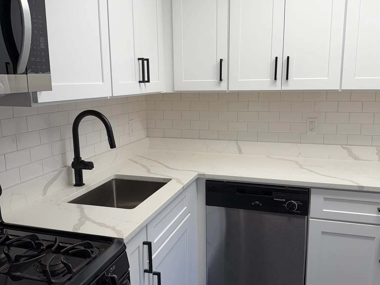 1 bed, 920 sqft, $2,700 — Photo 1