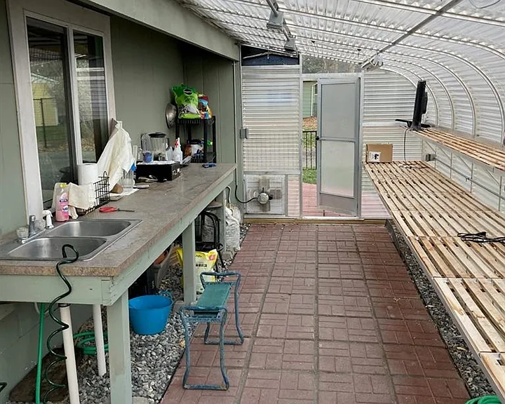 1037 View St — Photo 23