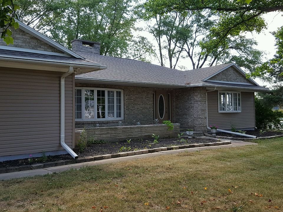 2nd image of 385 N Main St