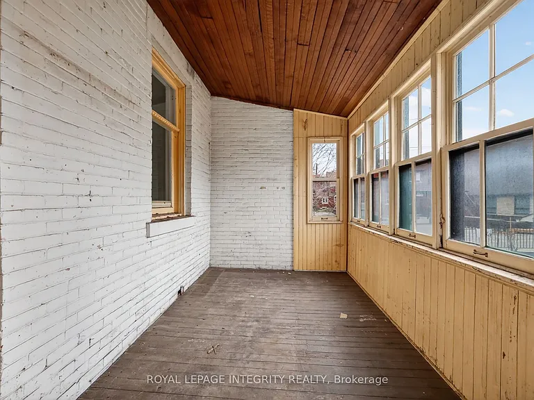 56 Grosvenor Ave — Photo 18