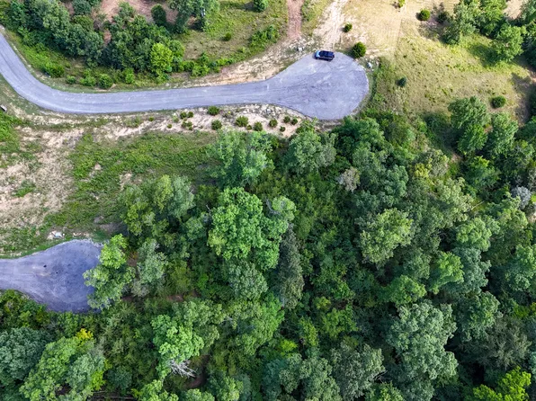 9 Stone Cove Way, Dandridge, TN 37725