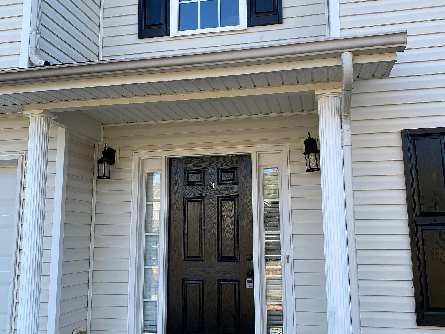 4 bed, 2.5 bath, 2632 sqft, $2,600 — Photo 2