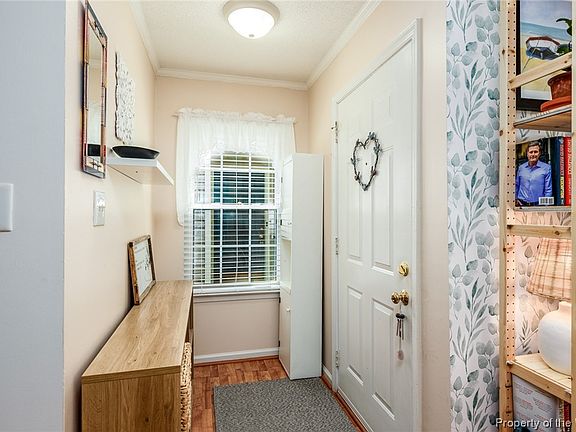 3rd image of 102 Marshall Way APT A